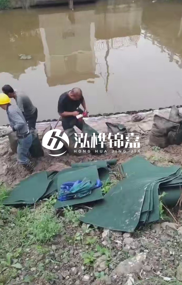 鄭州專業(yè)挖機打木樁-地基加固中挖機打木樁的優(yōu)勢？